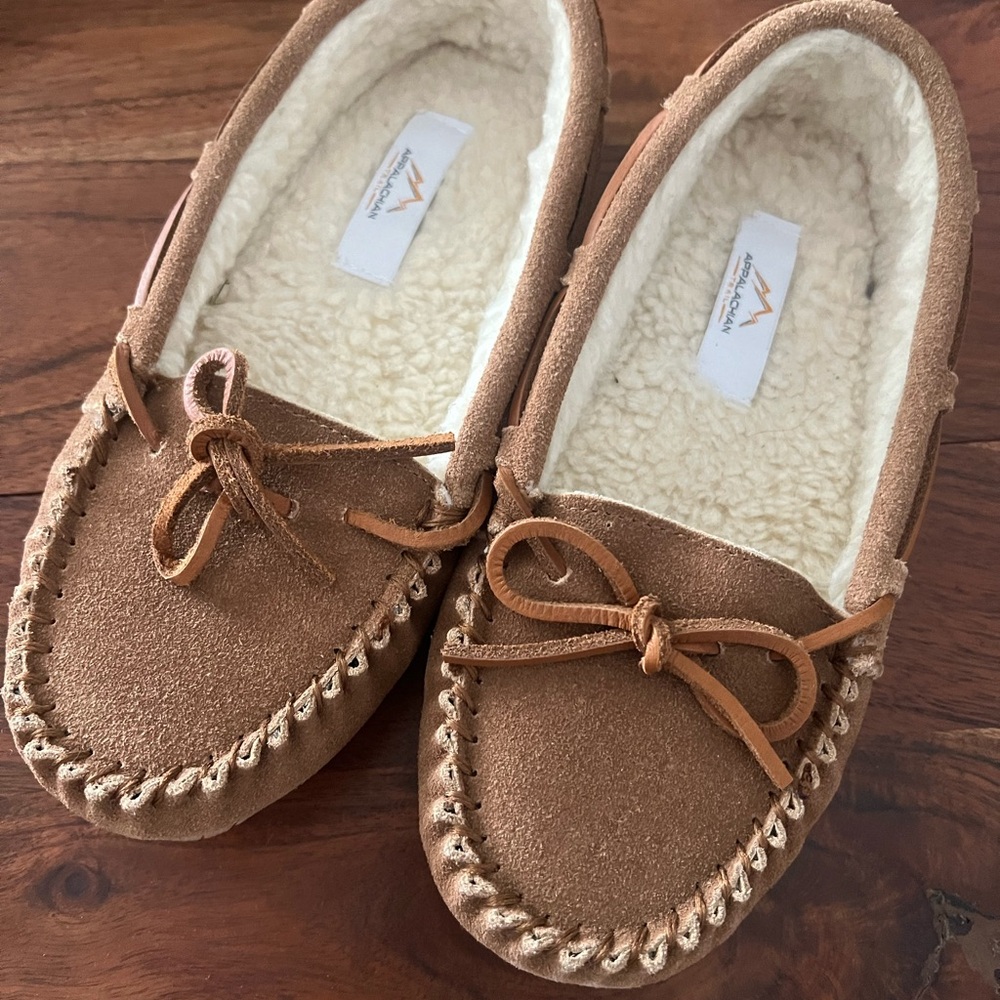 New! Cozy Moccasin Slippers - Camel Brown women’s 8.0